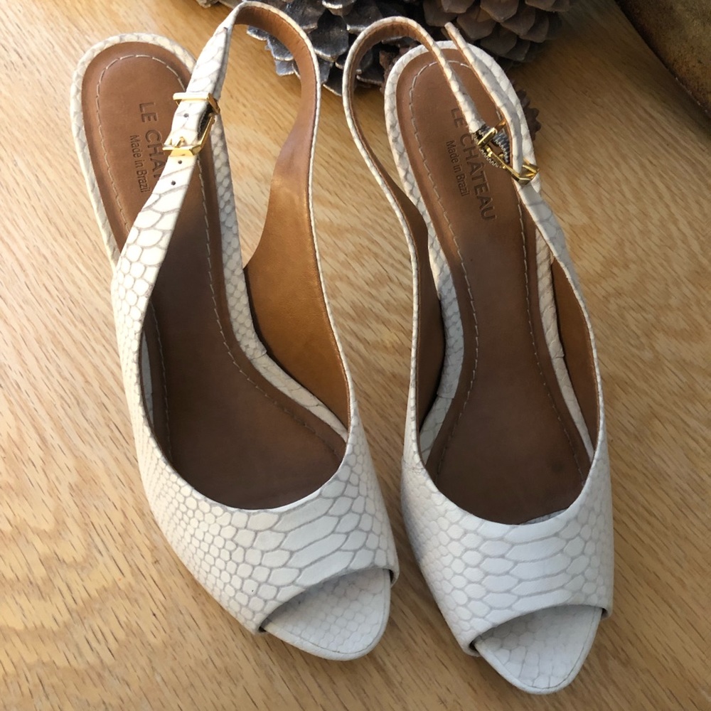 Le chateau cream snake print leather pumps size 38